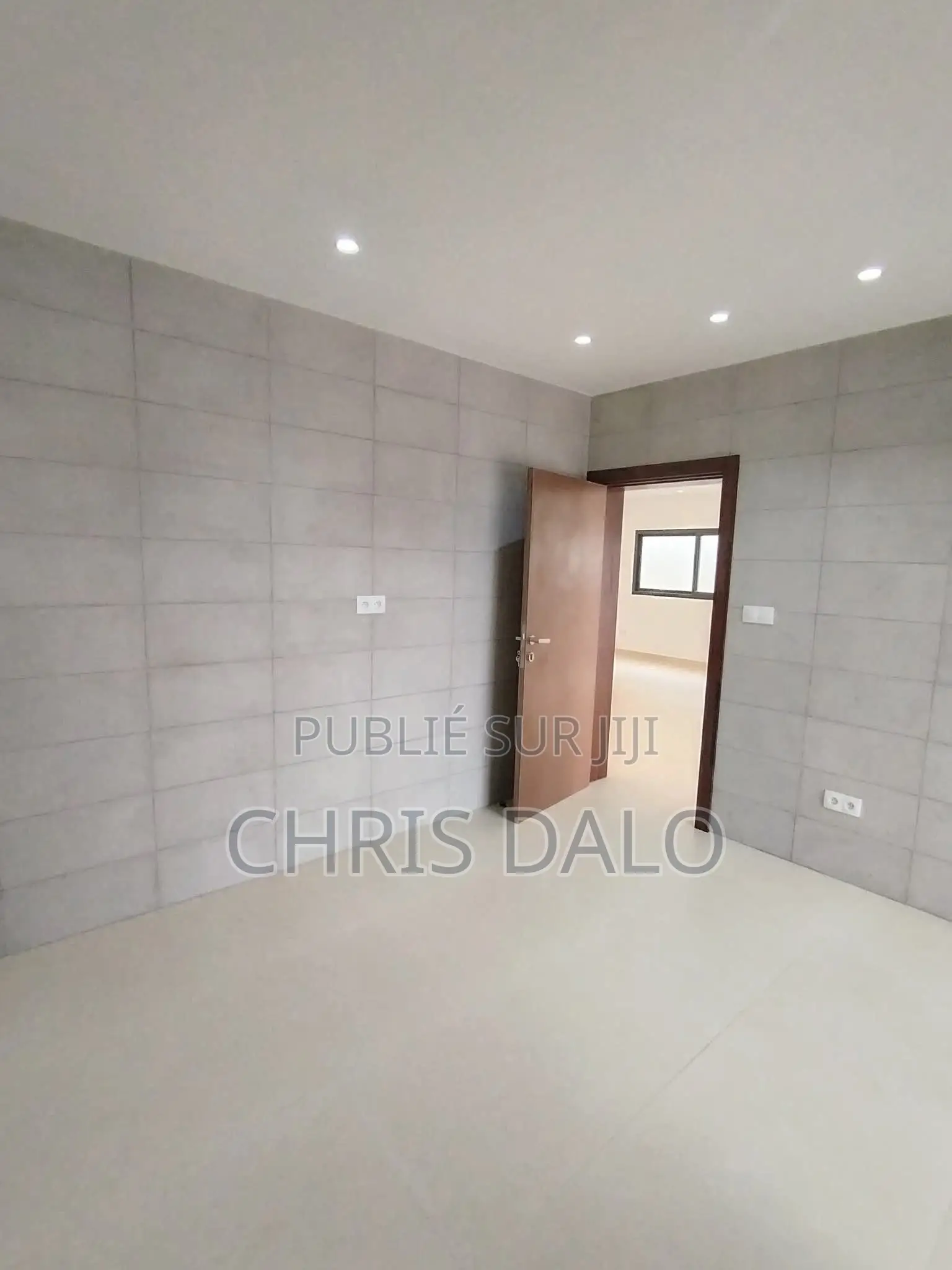 2chbre Appartement dans 3 Pièces Haut, Cocody à Louer