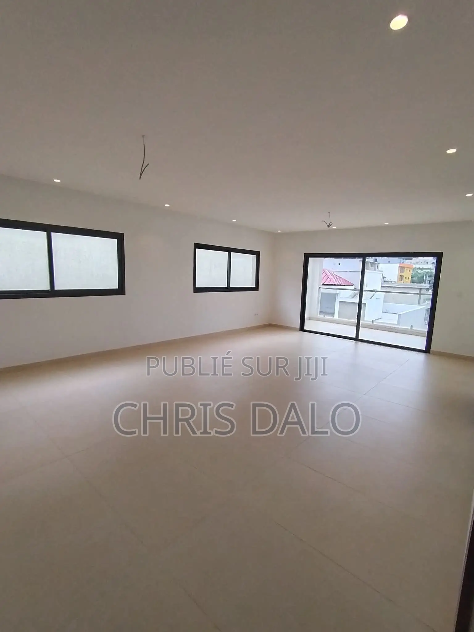 2chbre Appartement dans 3 Pièces Haut, Cocody à Louer