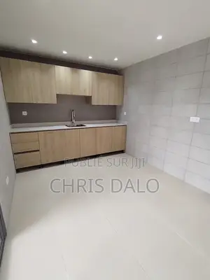 2chbre Appartement dans 3 Pièces Haut, Cocody à Louer