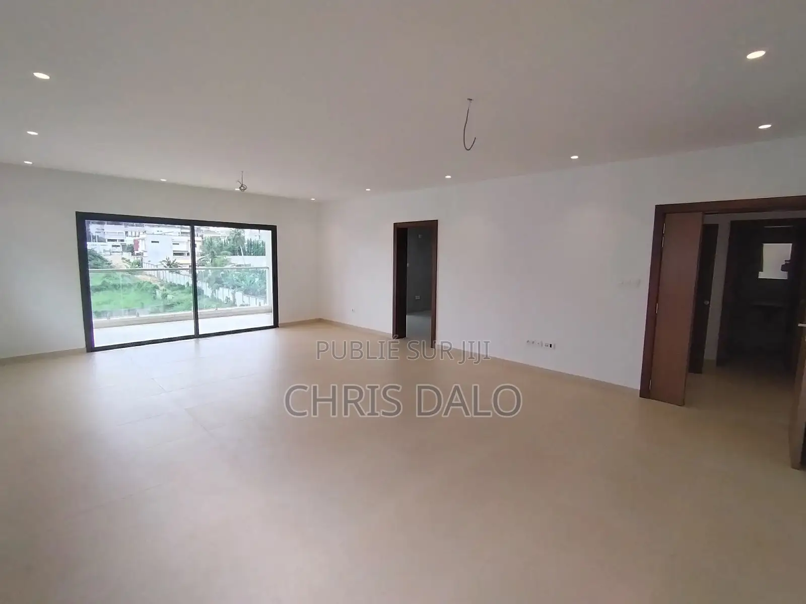 2chbre Appartement dans 3 Pièces Haut, Cocody à Louer