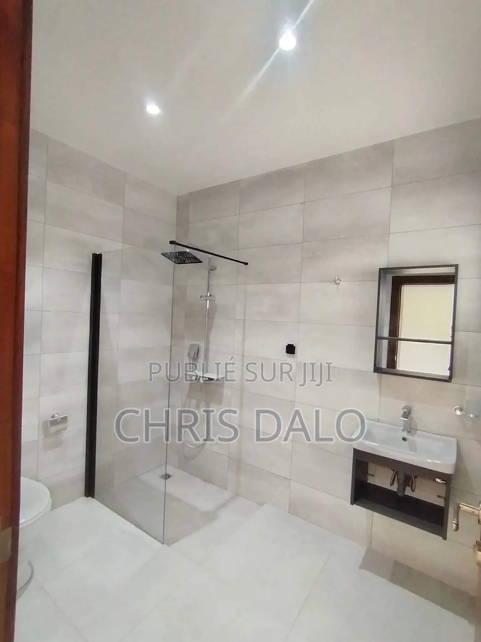 2chbre Appartement dans 3 Pièces Haut, Cocody à Louer