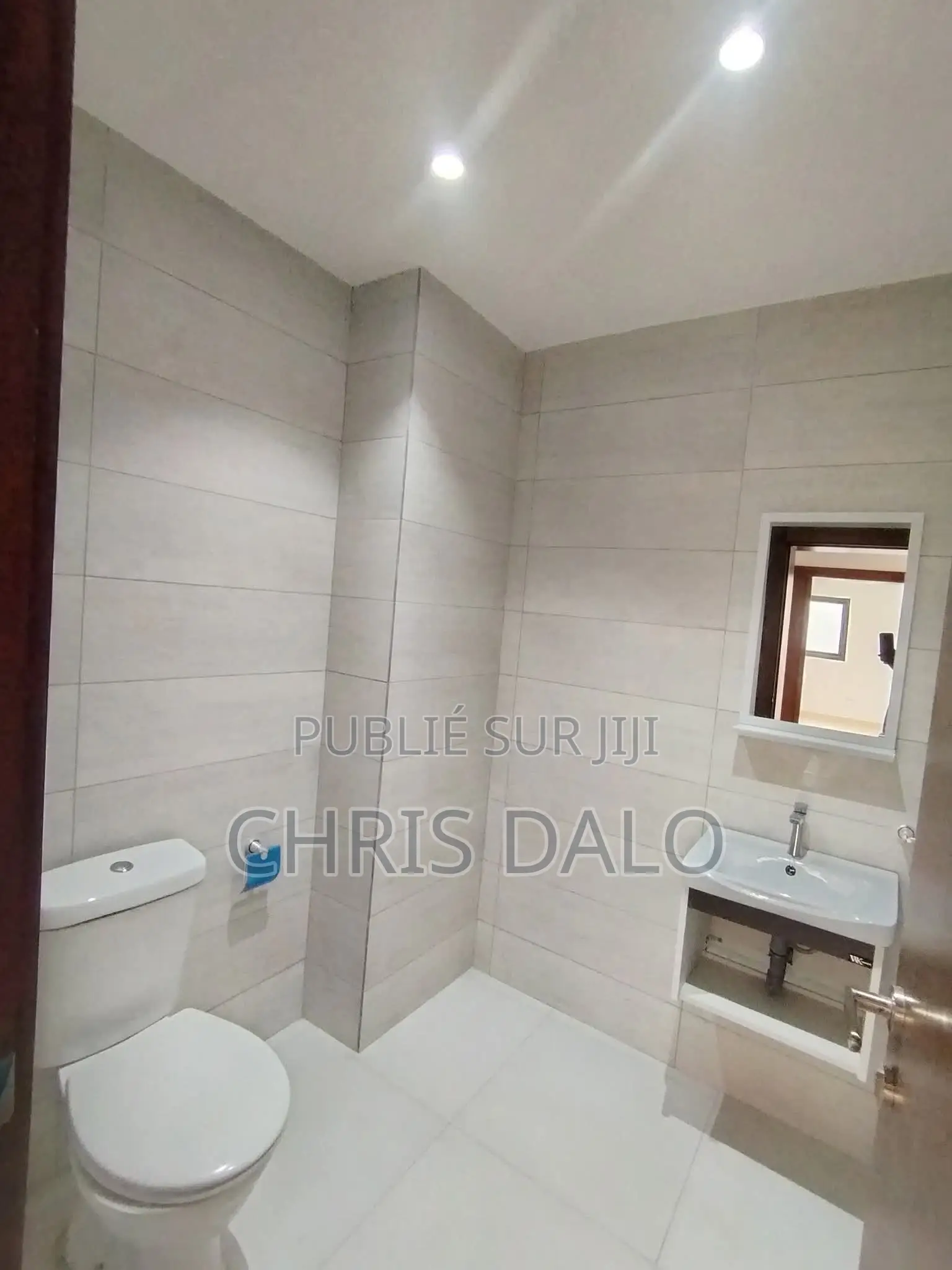 2chbre Appartement dans 3 Pièces Haut, Cocody à Louer