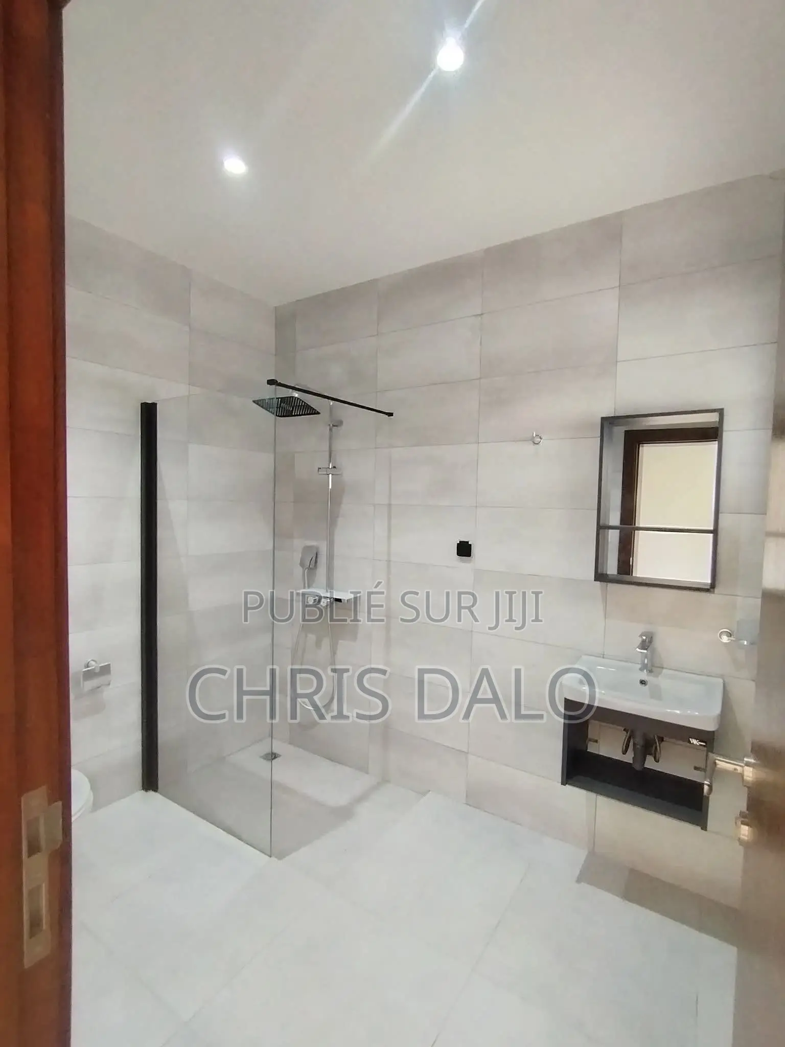 2chbre Appartement dans 3 Pièces Haut, Cocody à Louer