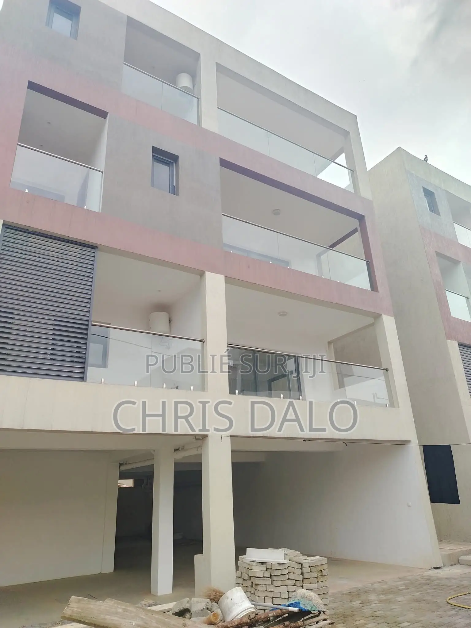 2chbre Appartement dans 3 Pièces Haut, Cocody à Louer