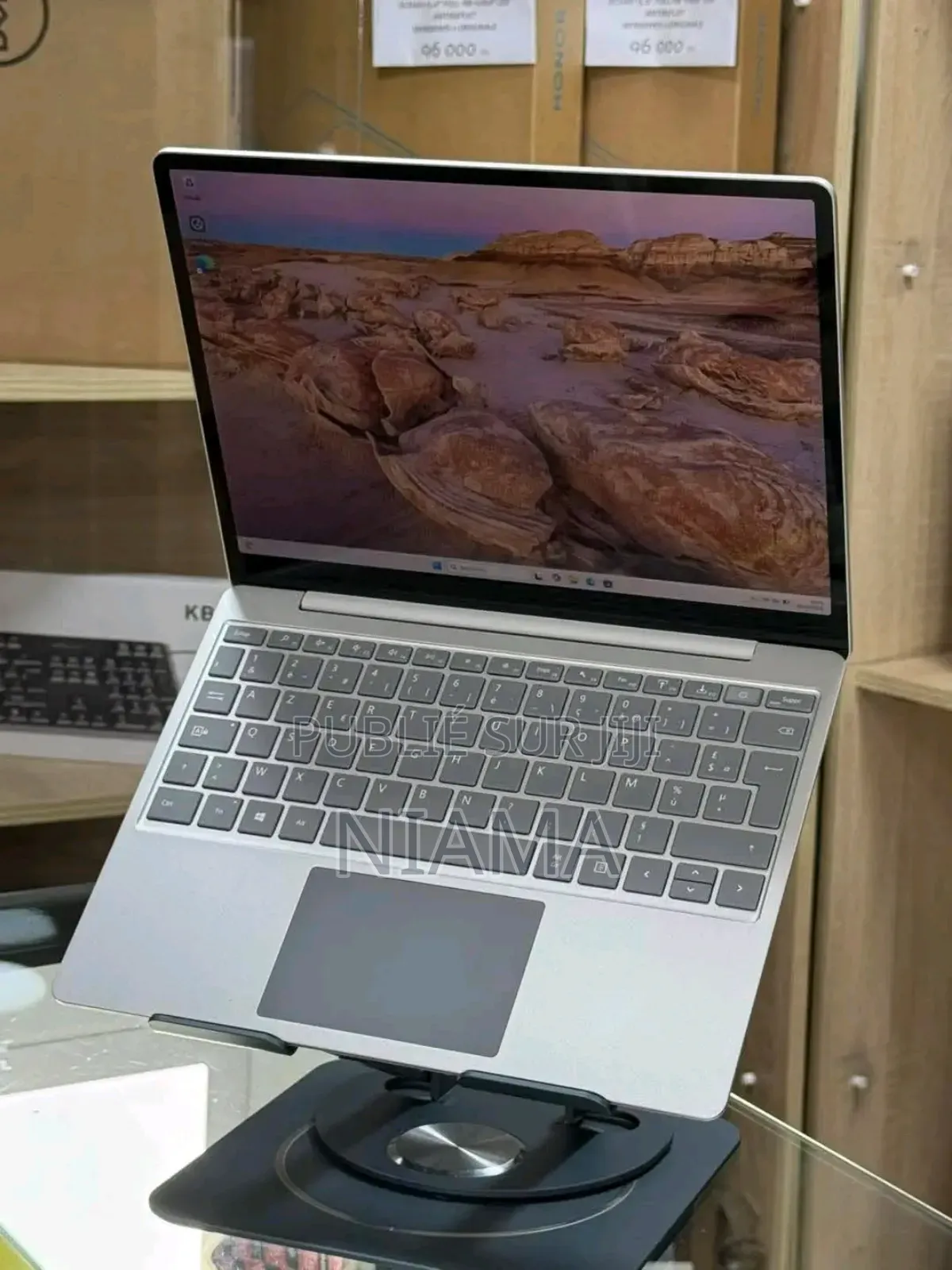 New Microsoft Surface Laptop Go 8GB Intel Core I7 SSD 256GB