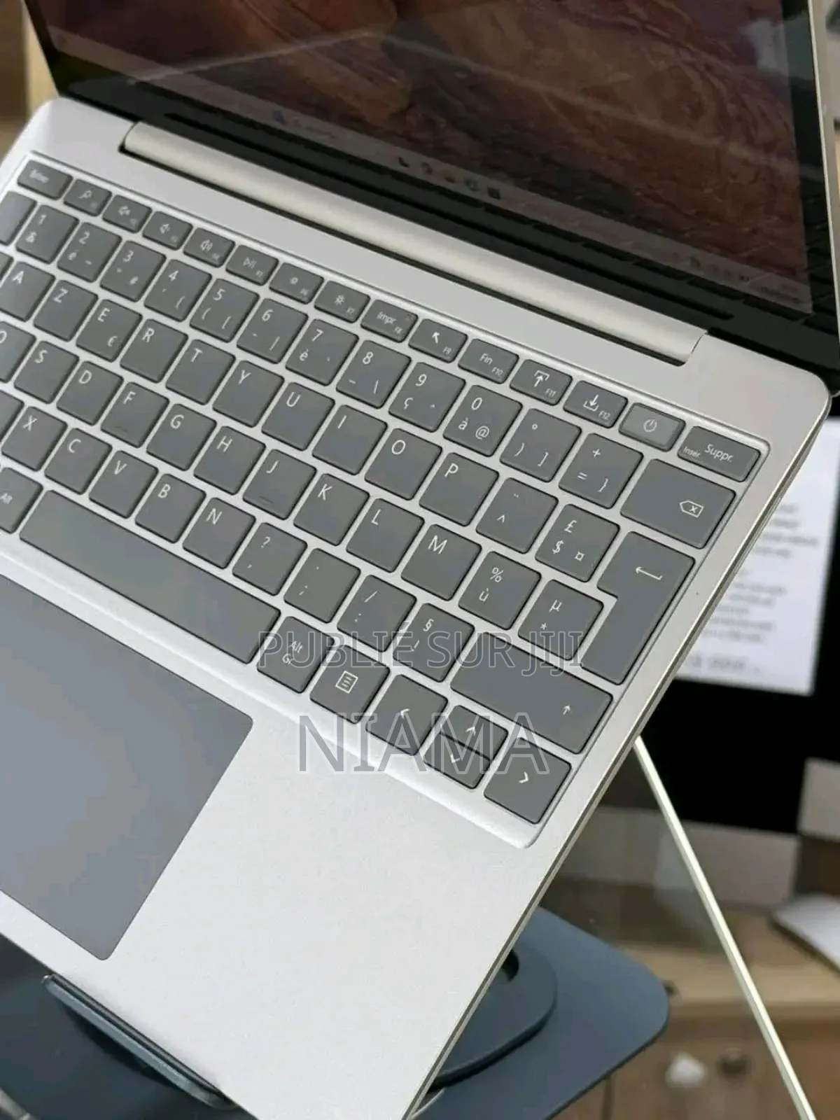 New Microsoft Surface Laptop Go 8GB Intel Core I7 SSD 256GB