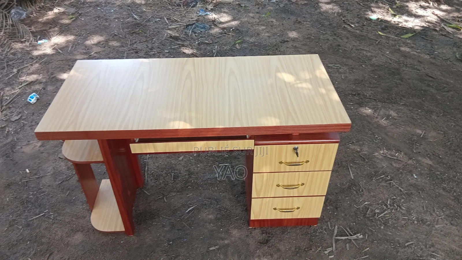 Table De Bureau Local