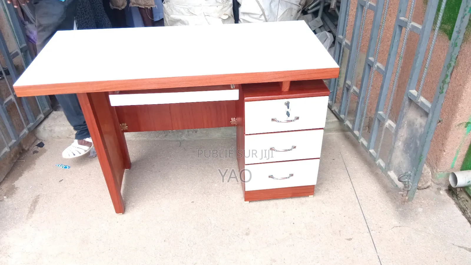 Table De Bureau Local