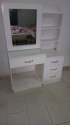 Table De Bureau Local