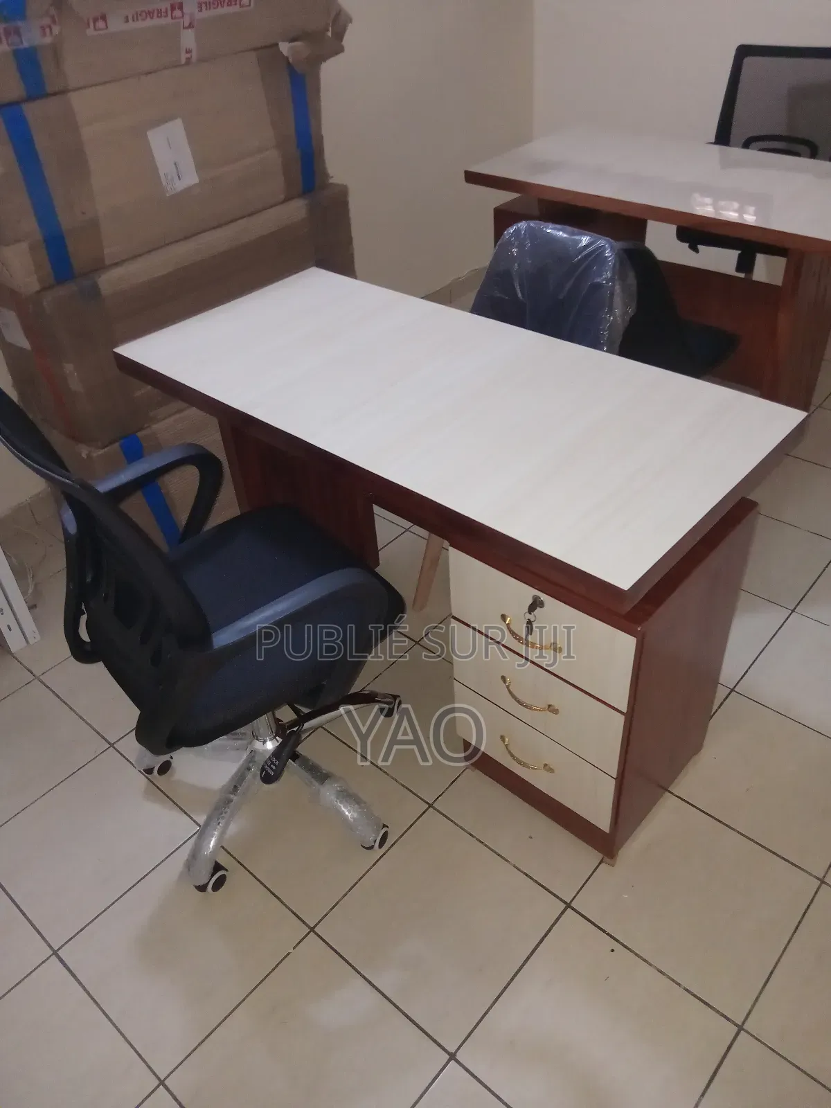 Table De Bureau Local