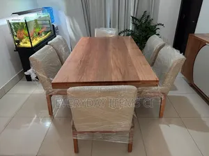 Photo - Table À Manger 6 Places en Bois Massif  