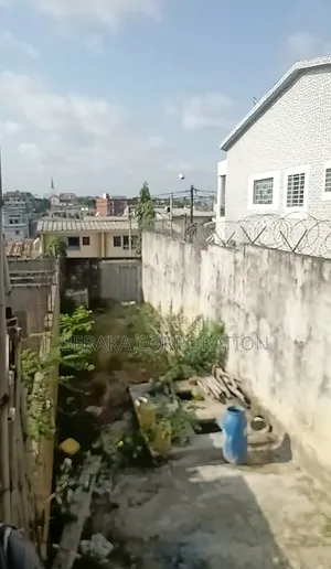 Photo - 1chbre Appartement dans Beraka Corporation, Cocody à Vendre