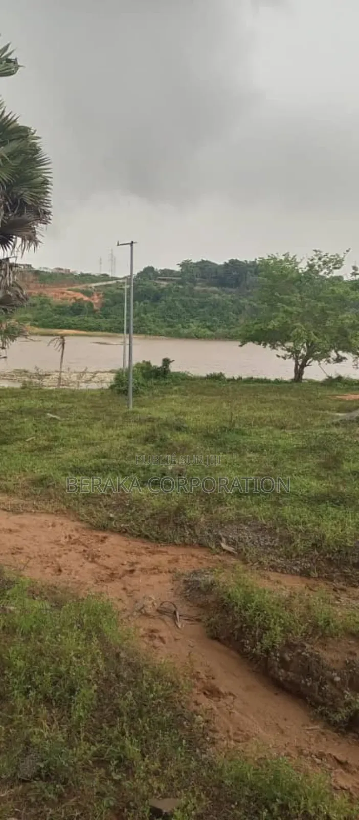 Terrain Pieds Dans l'Eau en Vente Mbadon