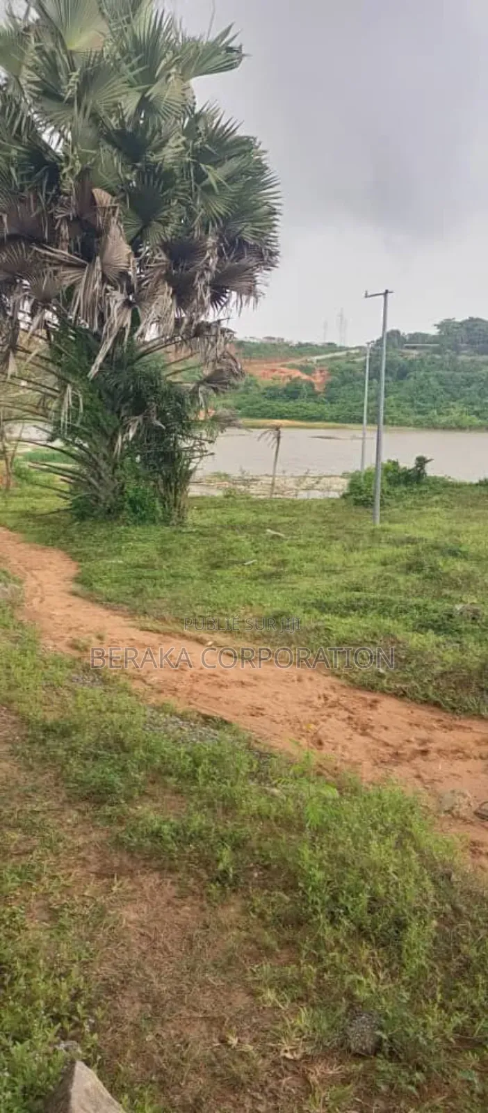 Terrain Pieds Dans l'Eau en Vente Mbadon