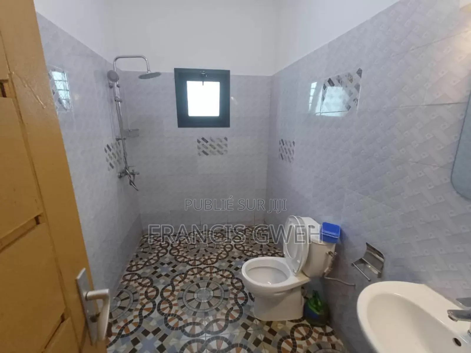 4chbre Villa dans Gweh Francis, Cocody à Louer