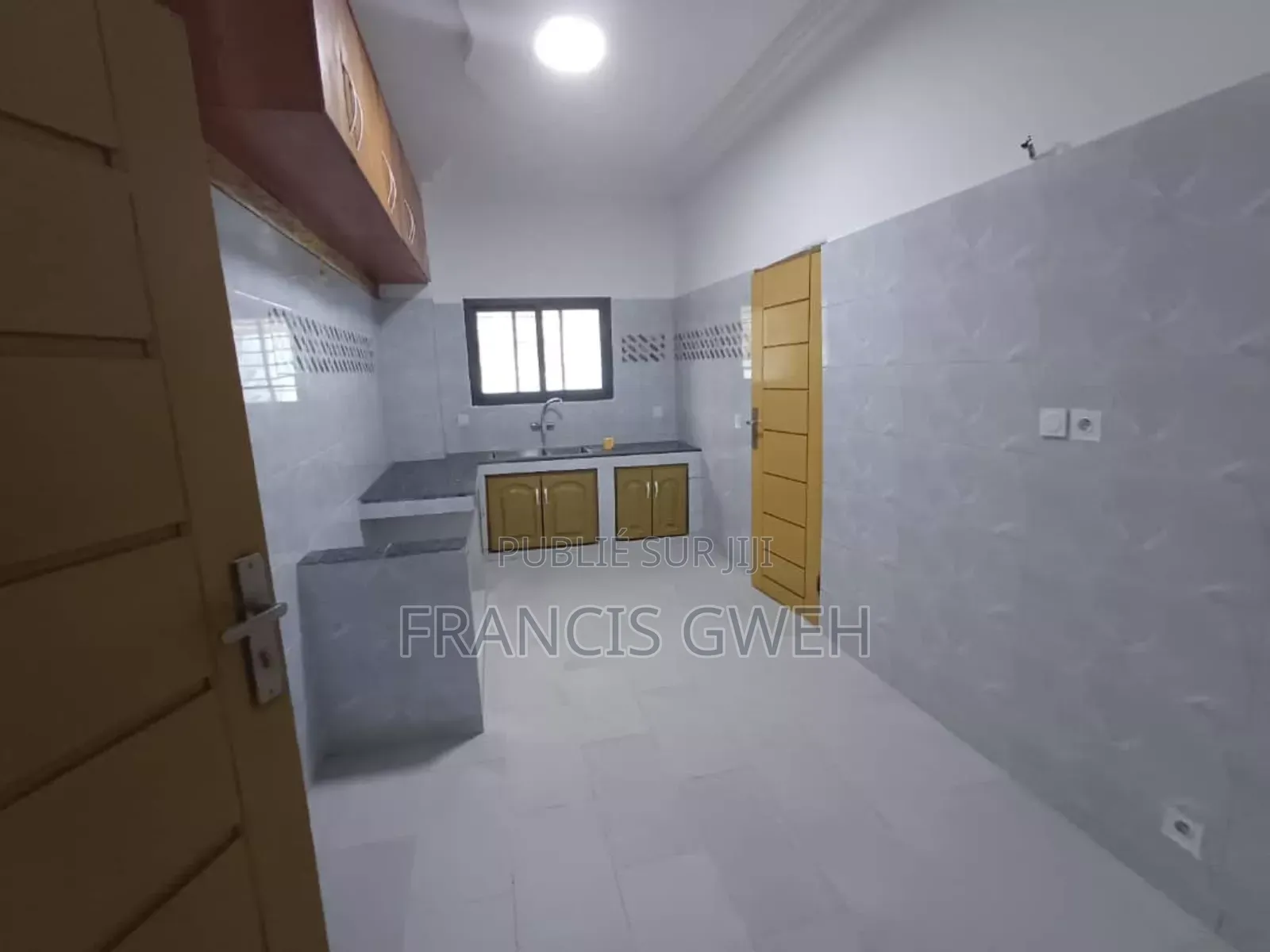 4chbre Villa dans Gweh Francis, Cocody à Louer