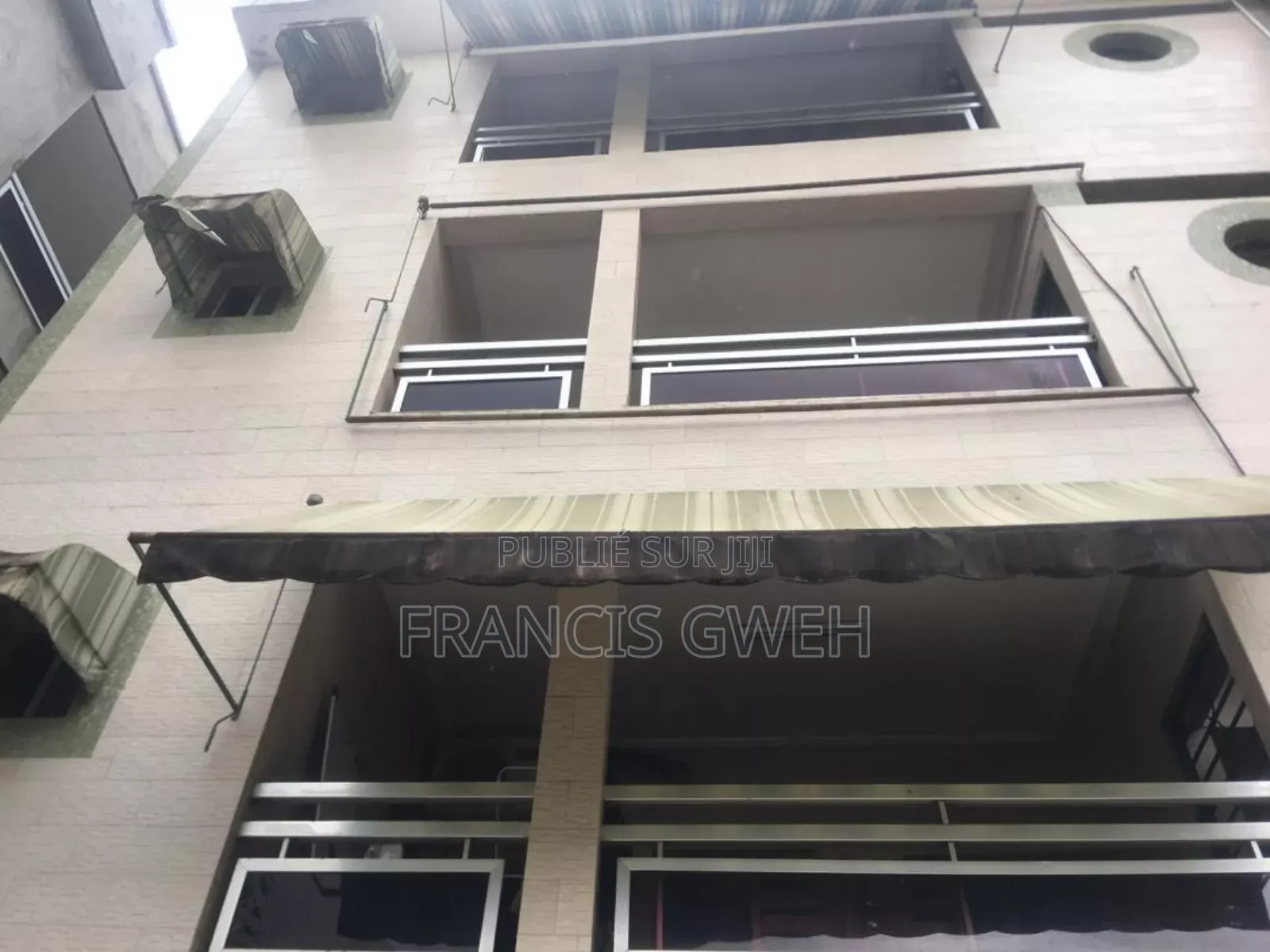 1chbre Blocs d'appartements dans Gweh Francis, Cocody à Vendre