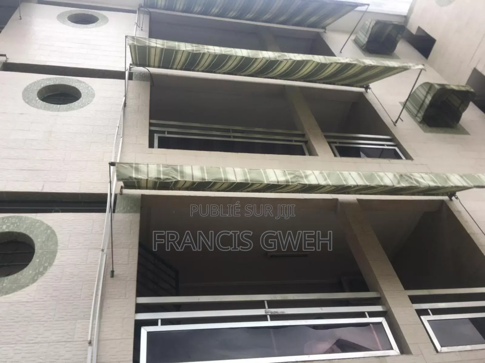 1chbre Blocs d'appartements dans Gweh Francis, Cocody à Vendre