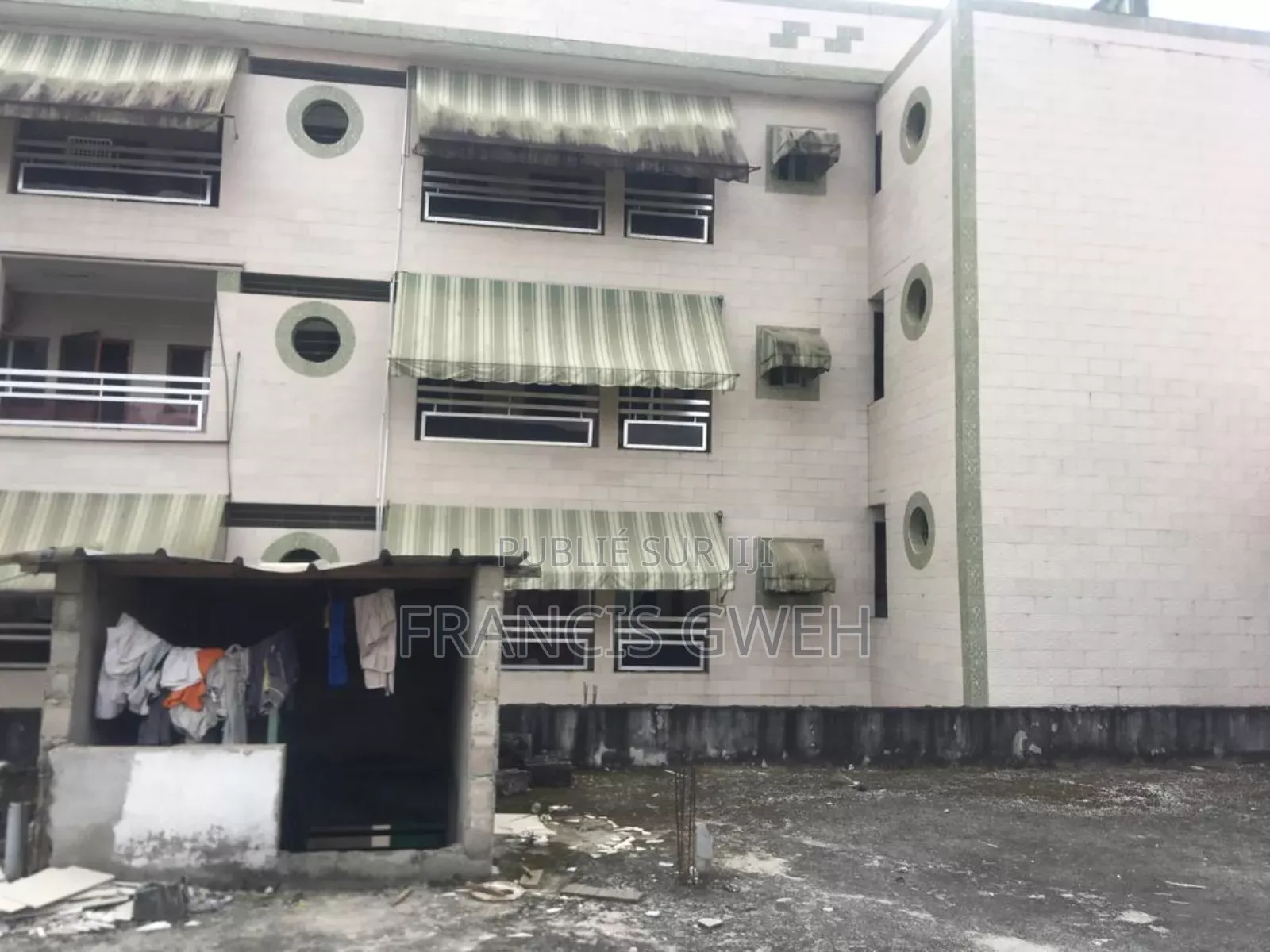 1chbre Blocs d'appartements dans Gweh Francis, Cocody à Vendre