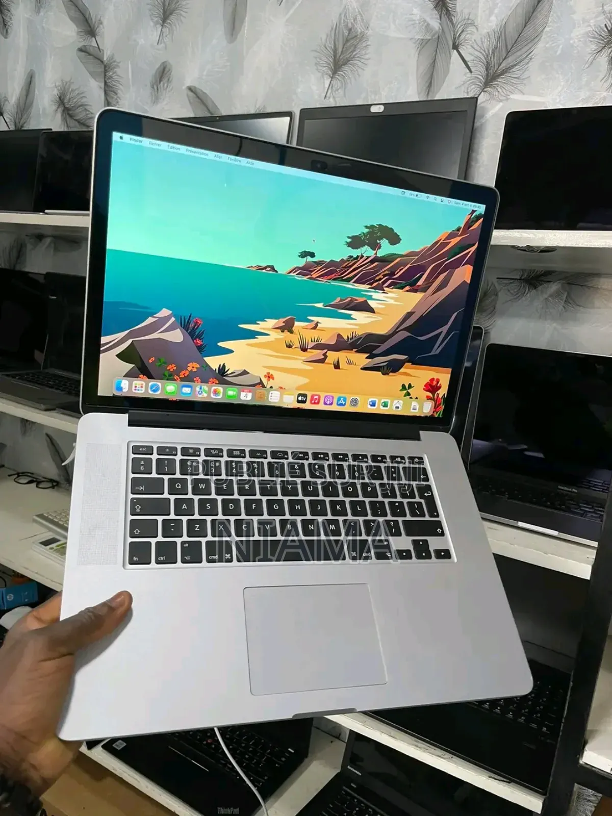 New Apple MacBook Pro 2015 8GB Intel Core I7 SSD 256GB