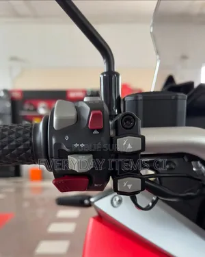 New Aprilia 2023 Blanc