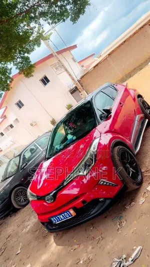 Photo - Toyota C-HR 2018 Rouge