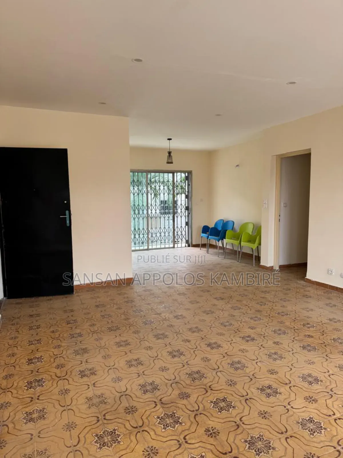 3chbre Appartement dans Appart 3 Chambres, Cocody à Vendre