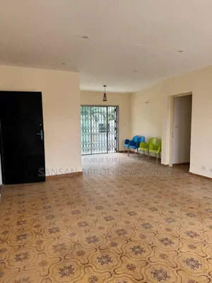 3chbre Appartement dans Appart 3 Chambres, Cocody à Vendre