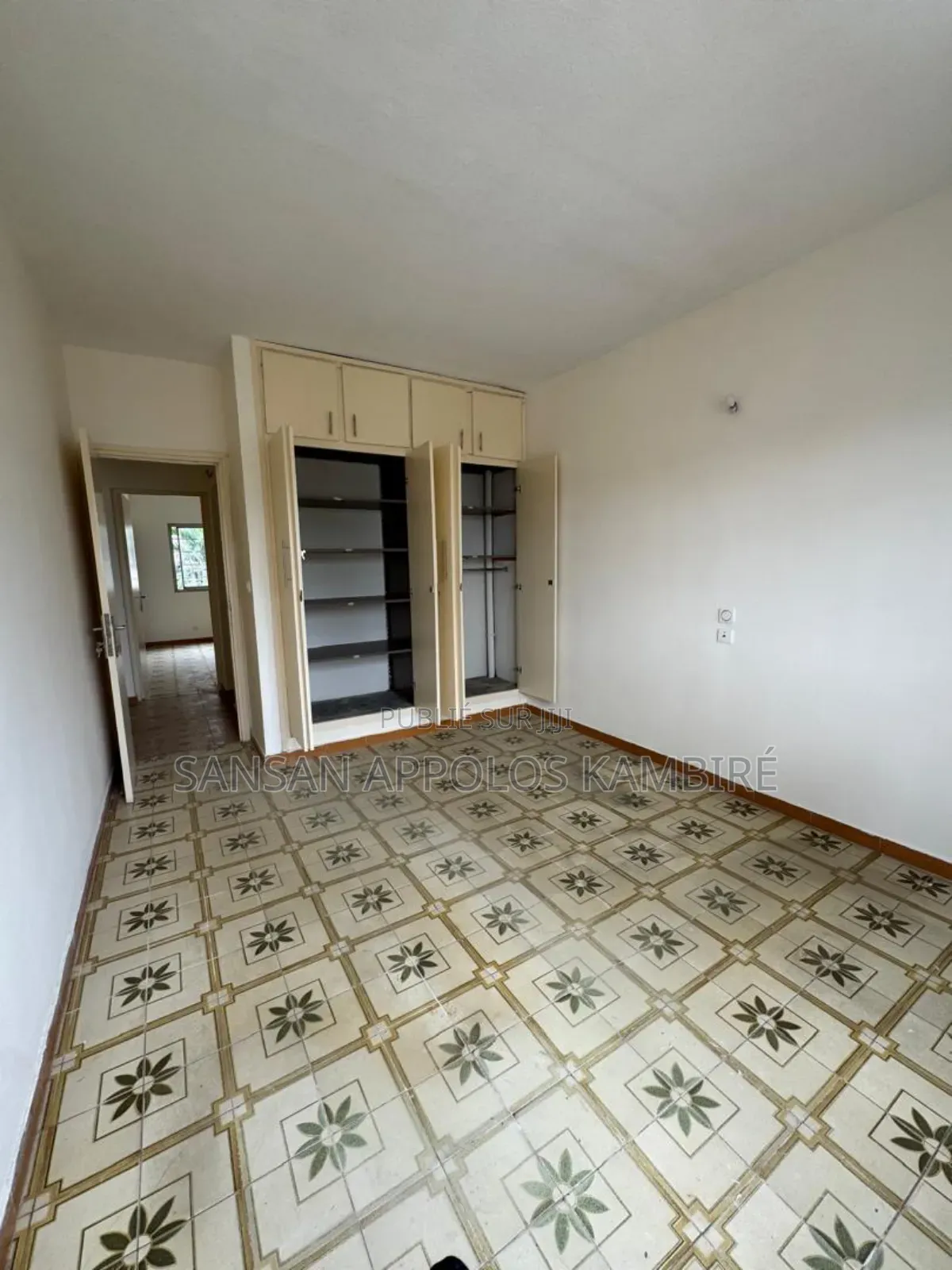 3chbre Appartement dans Appart 3 Chambres, Cocody à Vendre