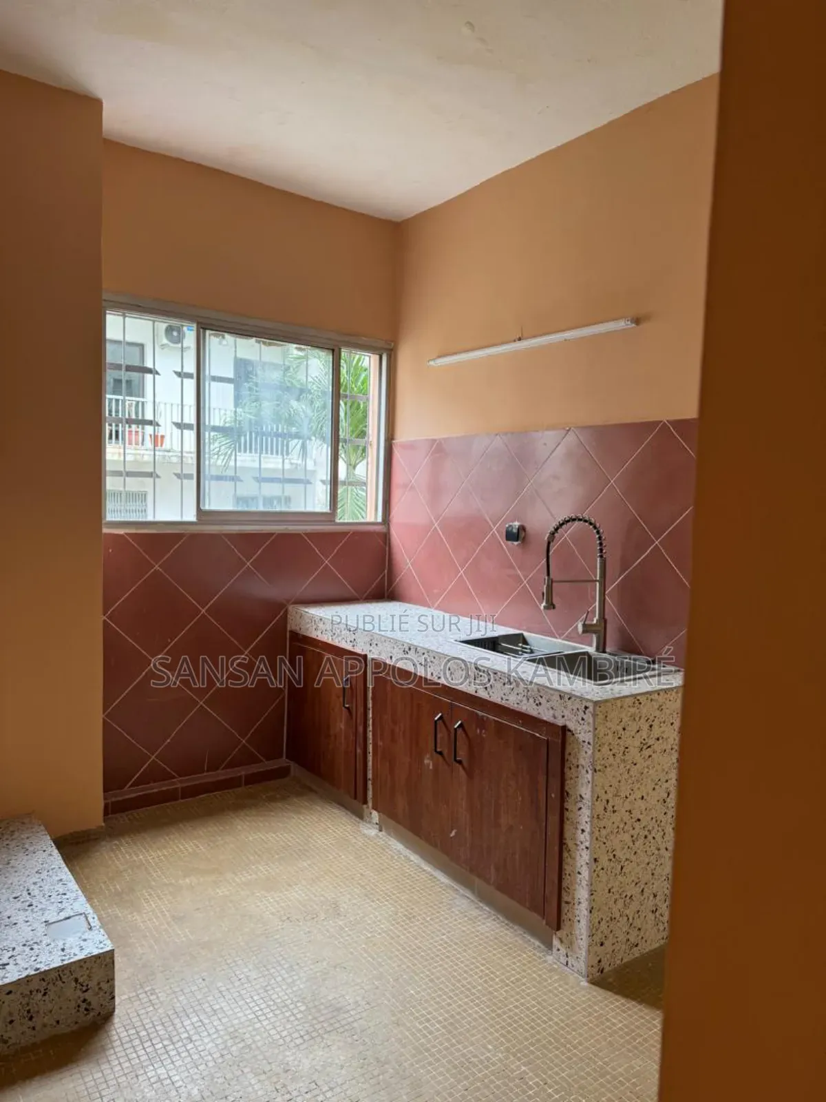 3chbre Appartement dans Appart 3 Chambres, Cocody à Vendre