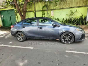 Toyota Corolla LE ECO Premium (1.8L 4cyl CVT) 2016 Gris