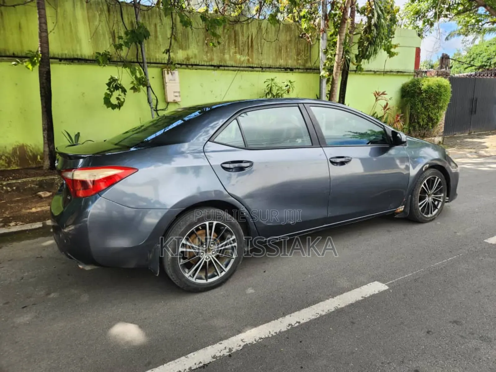 Toyota Corolla LE ECO Premium (1.8L 4cyl CVT) 2016 Gris