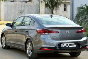 Hyundai Elantra 2020 Gris