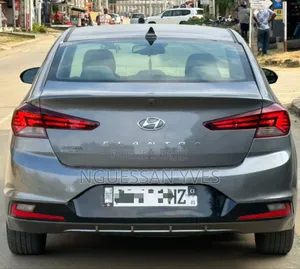 Hyundai Elantra 2020 Gris