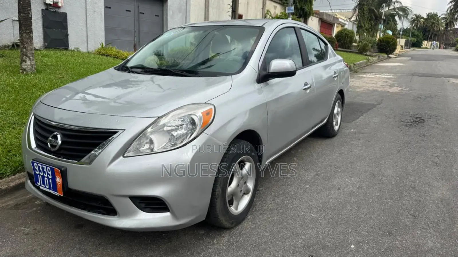 Nissan Versa 2012 Gris