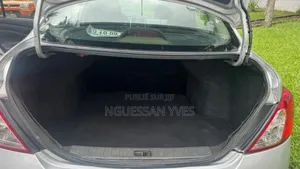 Nissan Versa 2012 Gris