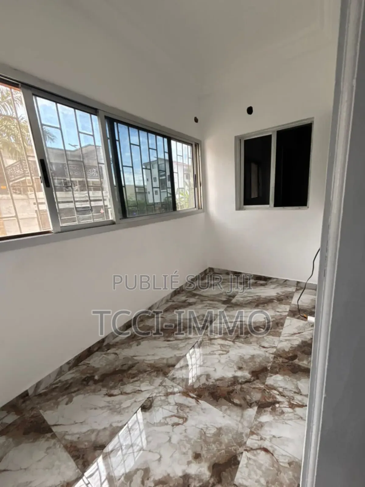 1chbre Appartement dans Tcci Sarl, Cocody à Louer