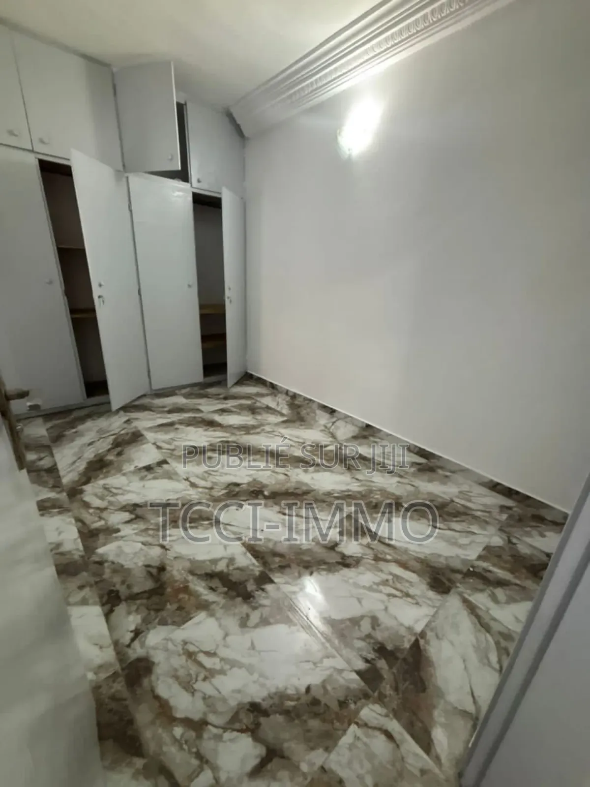 1chbre Appartement dans Tcci Sarl, Cocody à Louer