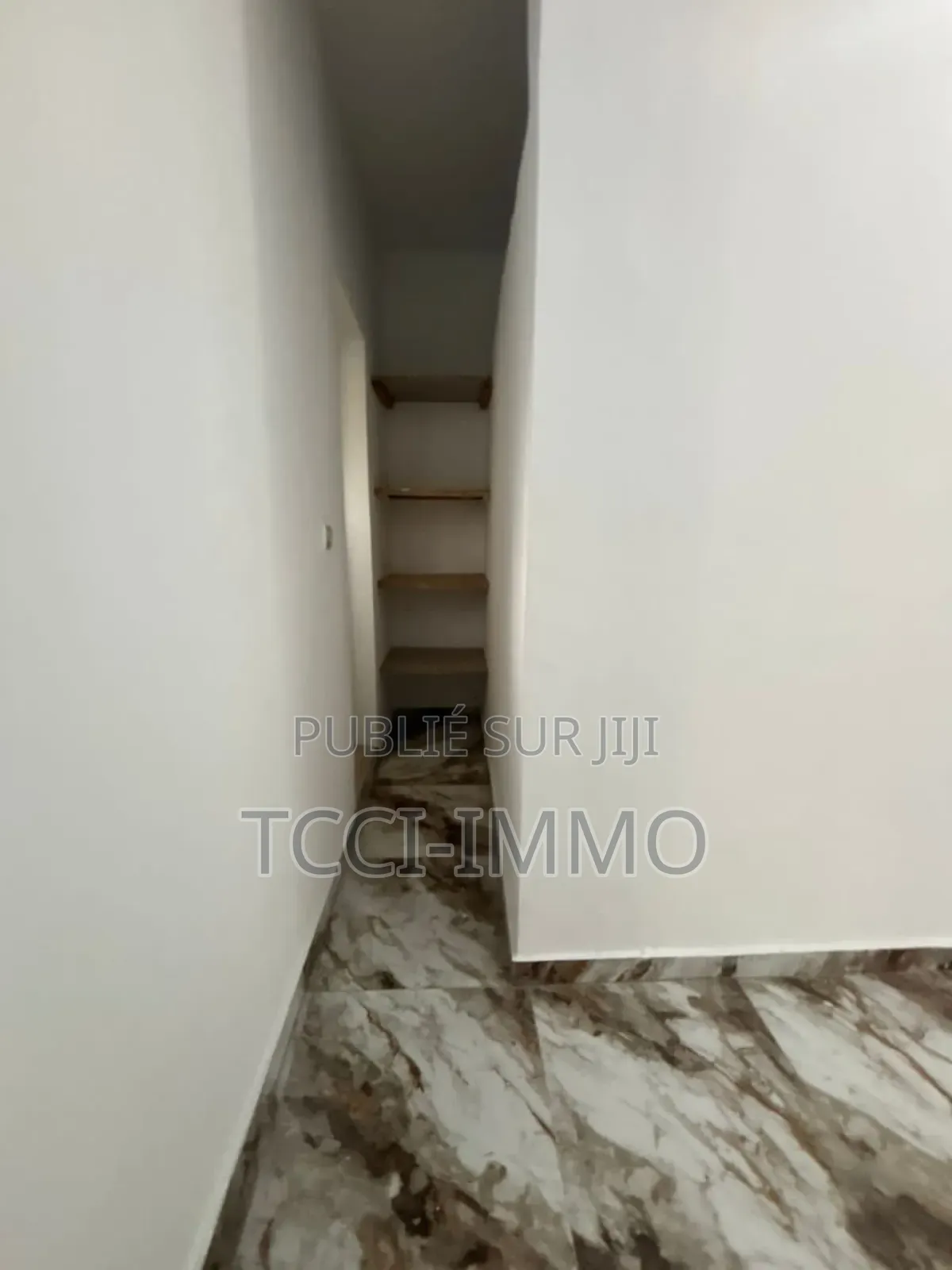 1chbre Appartement dans Tcci Sarl, Cocody à Louer