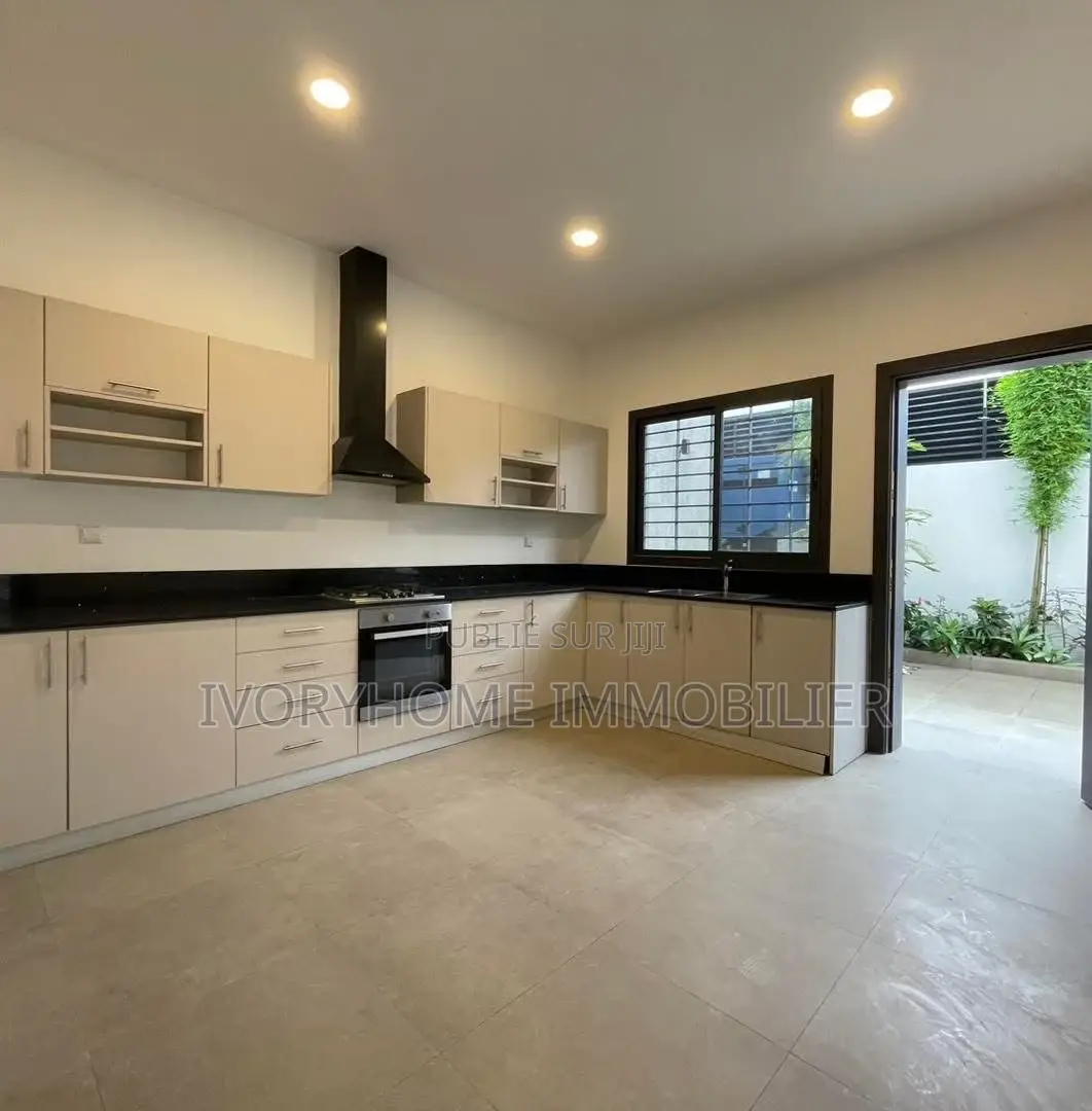 4chbre Duplex dans Cocody à Louer