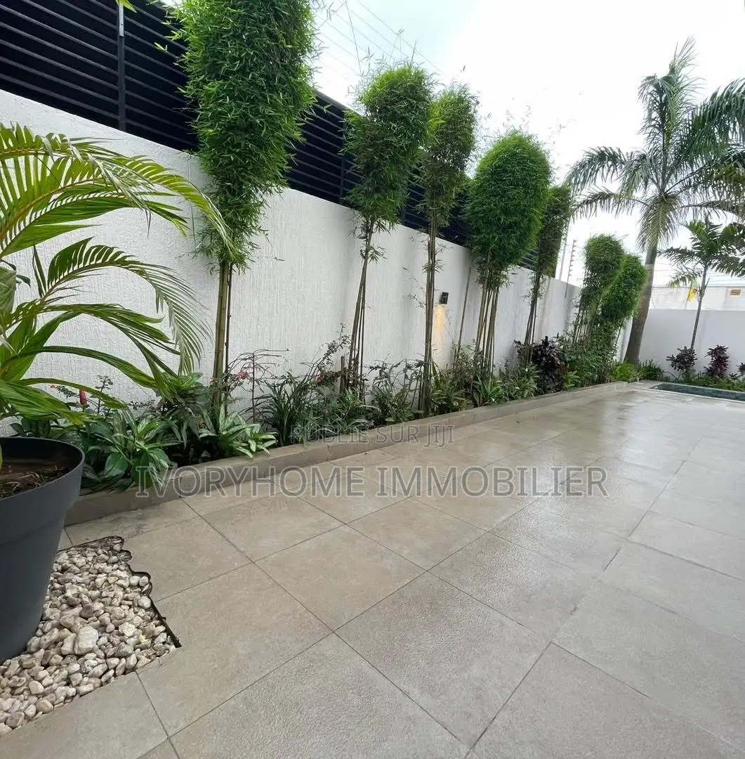 4chbre Duplex dans Cocody à Louer