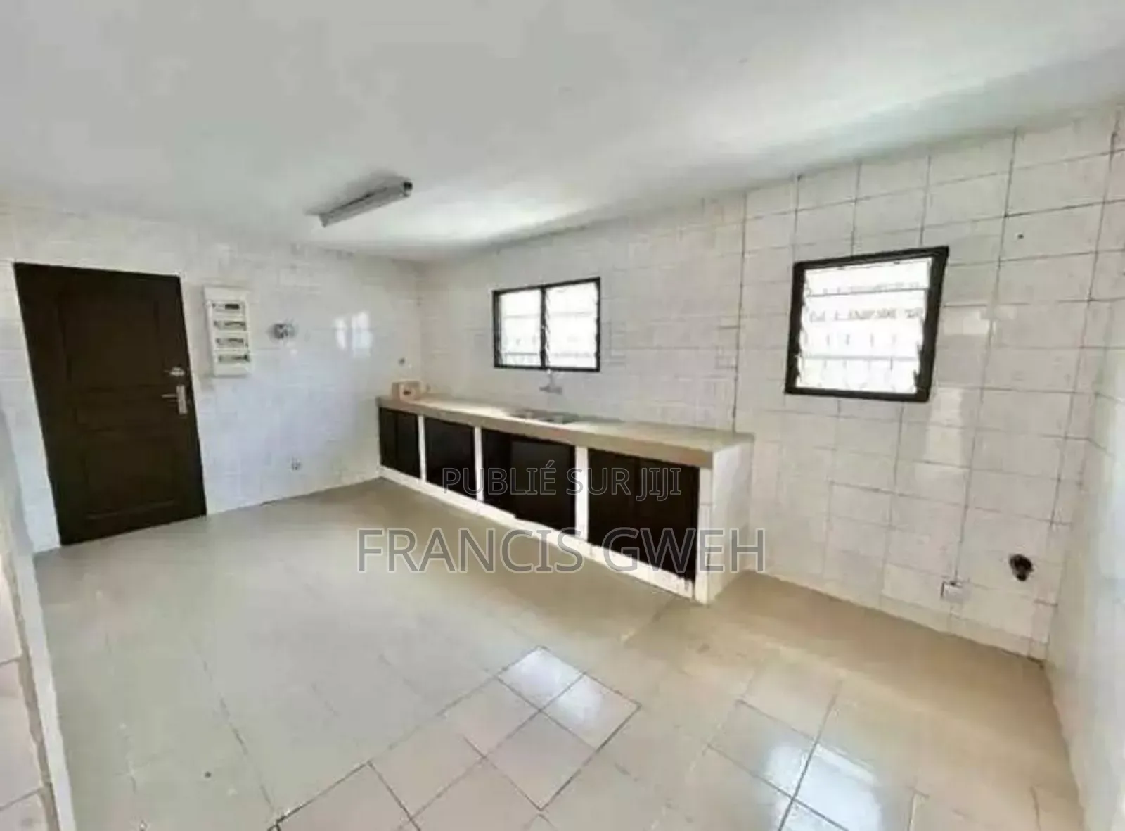 6chbre Villa dans Gweh Francis, Cocody à Louer