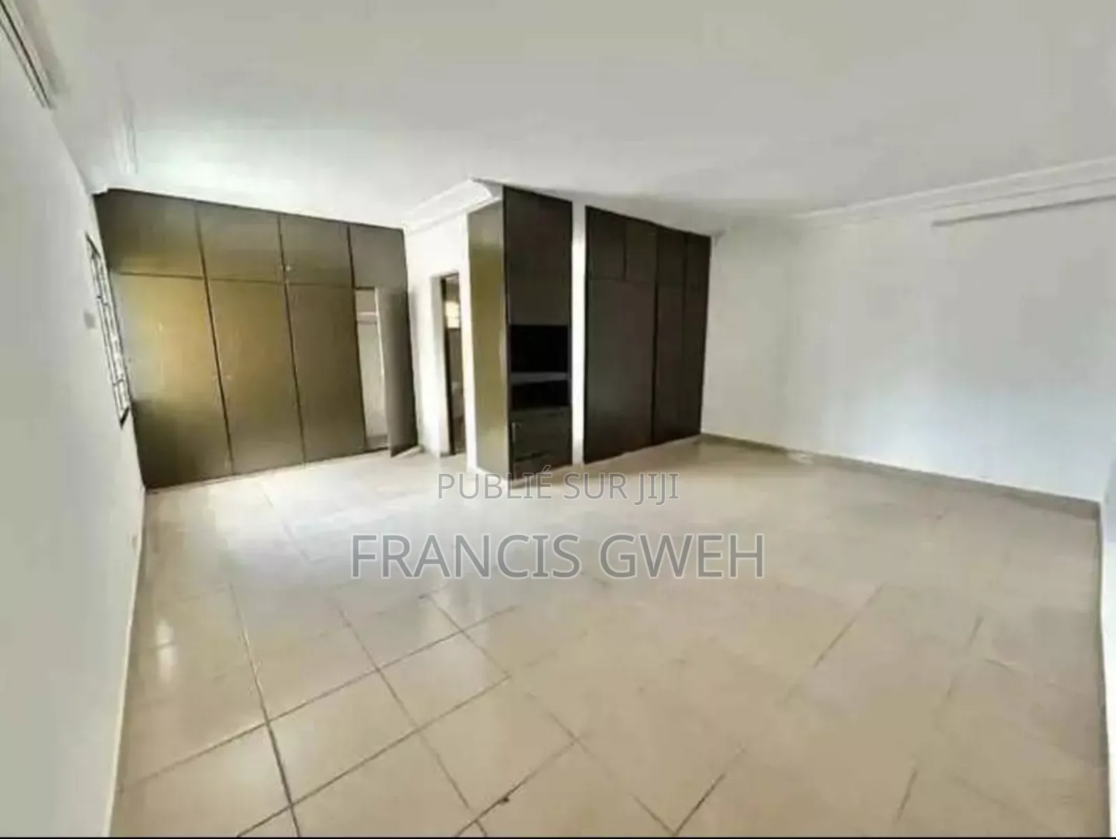 6chbre Villa dans Gweh Francis, Cocody à Louer