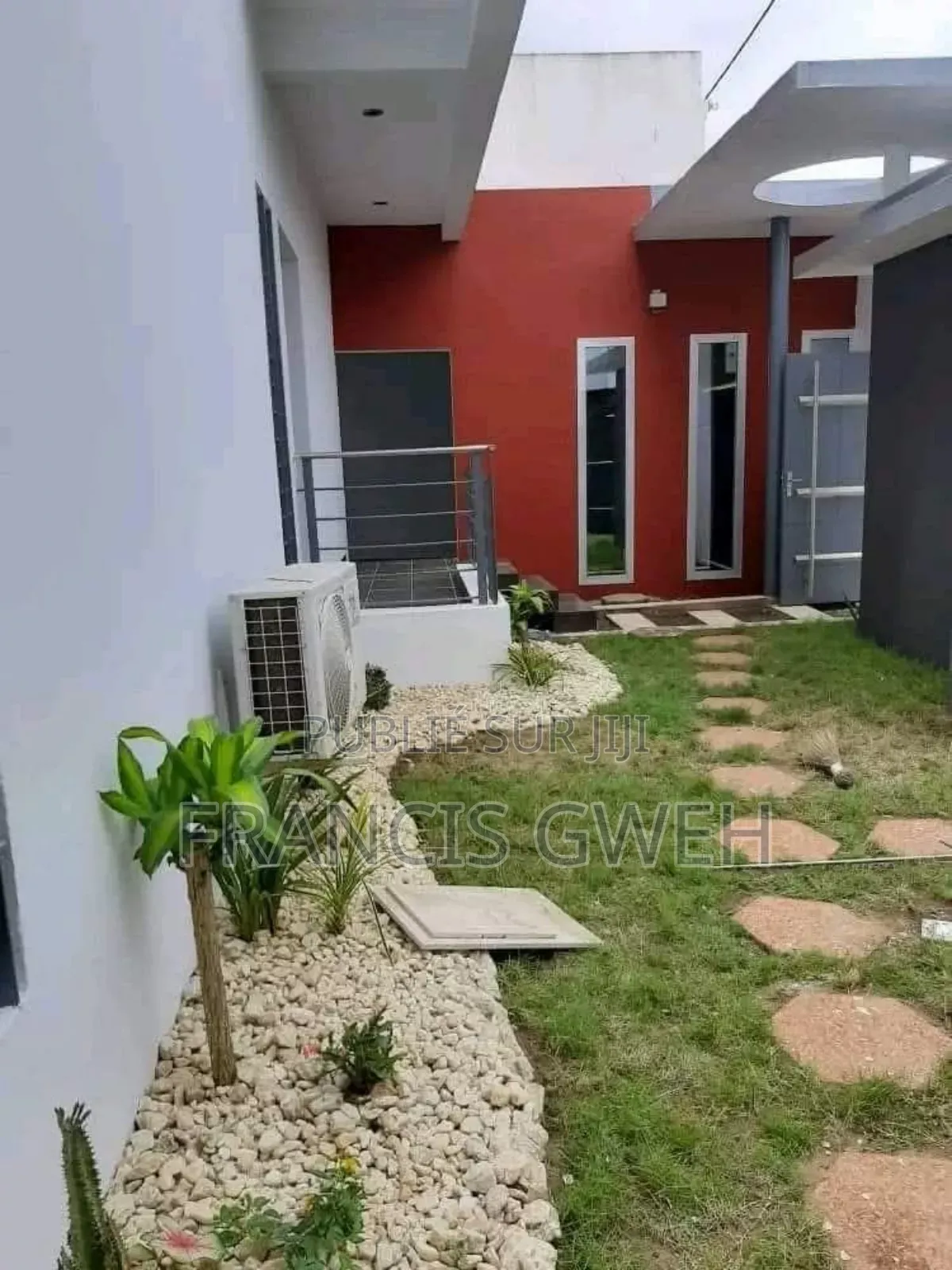 4chbre Duplex dans Gweh Francis, Cocody à Louer