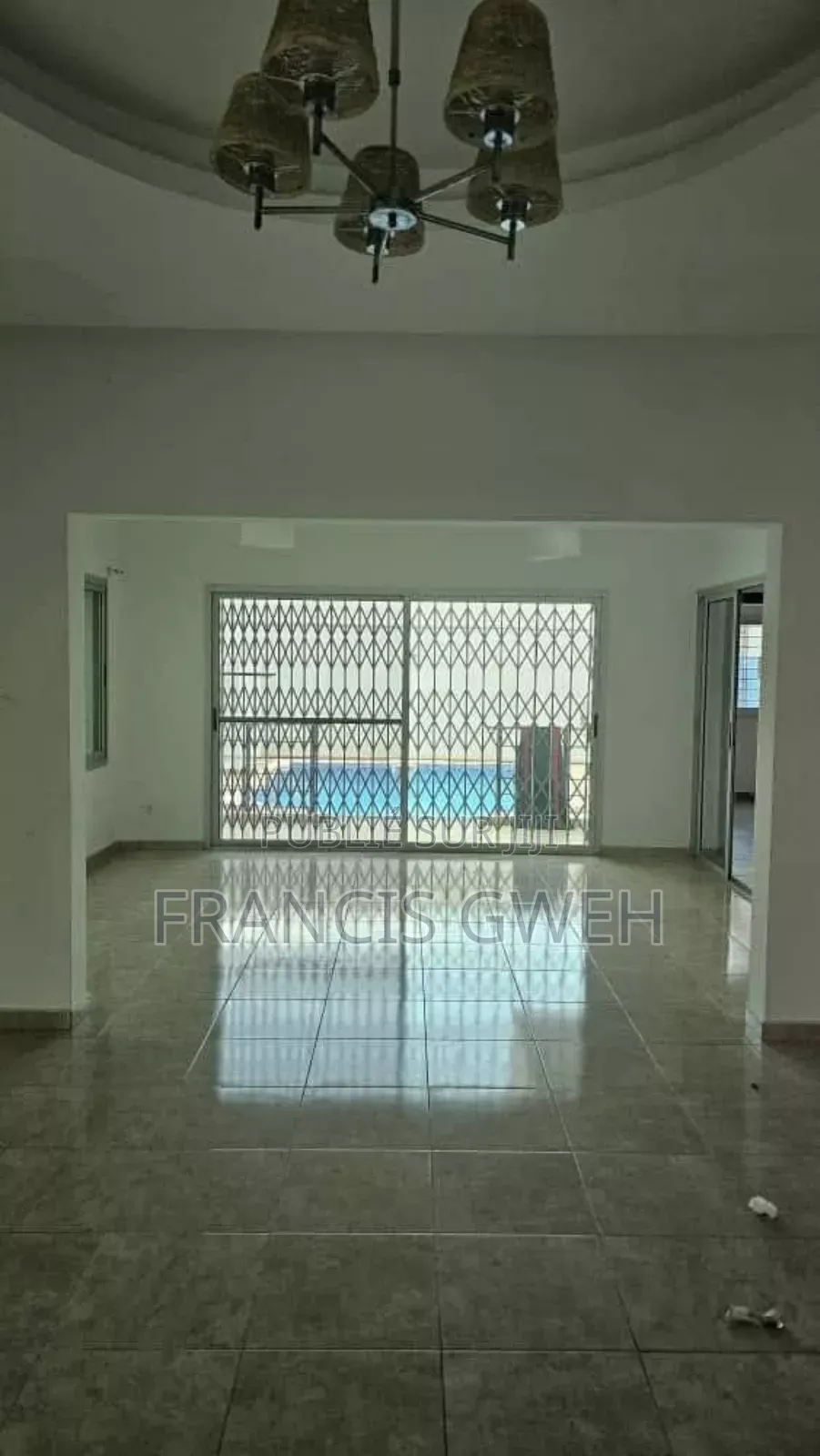 4chbre Duplex dans Gweh Francis, Cocody à Louer