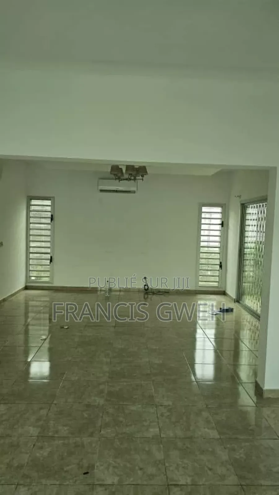 4chbre Duplex dans Gweh Francis, Cocody à Louer