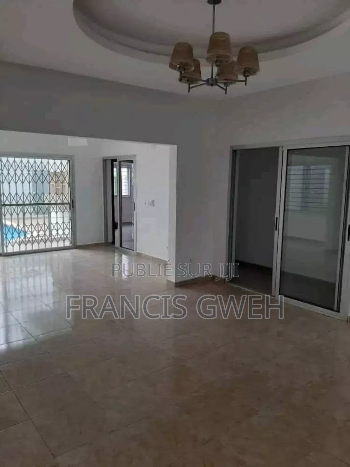 4chbre Duplex dans Gweh Francis, Cocody à Louer