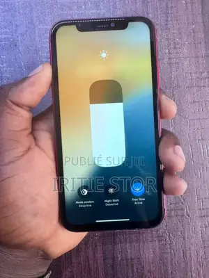 Photo - Apple iPhone 11 64 GB Rouge