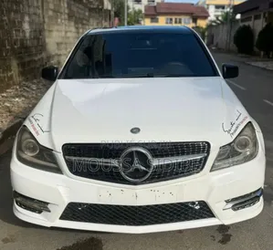 Photo - Mercedes-Benz C300 2013 Blanc