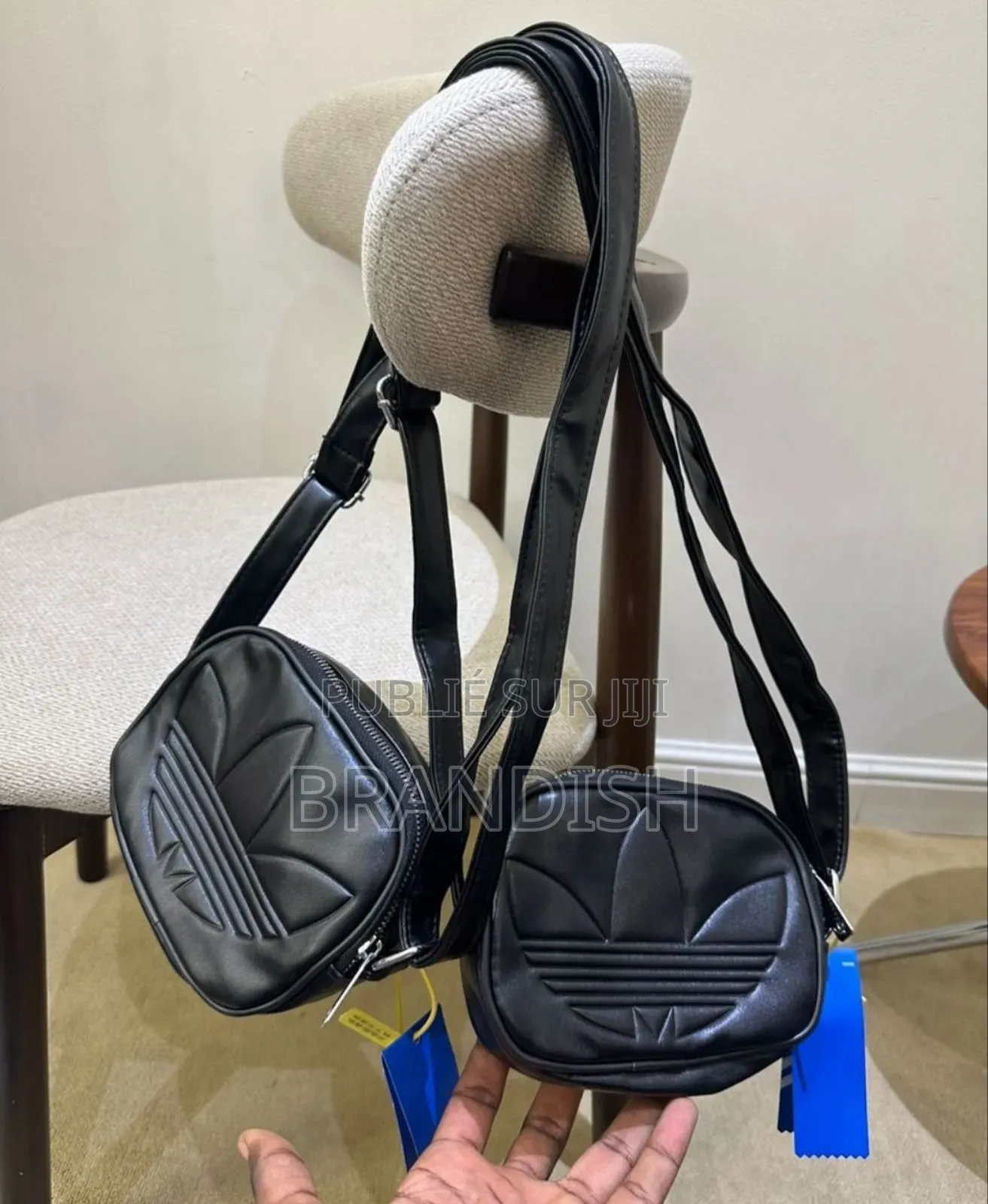 *« Sacoche Adidas Crossbody – L’Élégance Urbaine en Mouvement »*